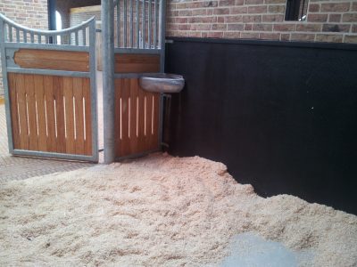 wandrubber-trapbescherming-paardenstal-bosrubber